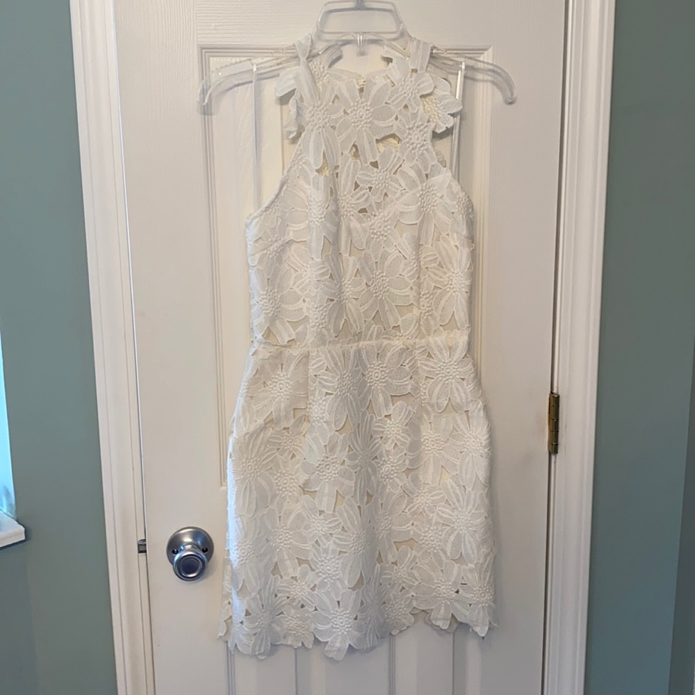 NWT Signature 8 white flower dress, size small